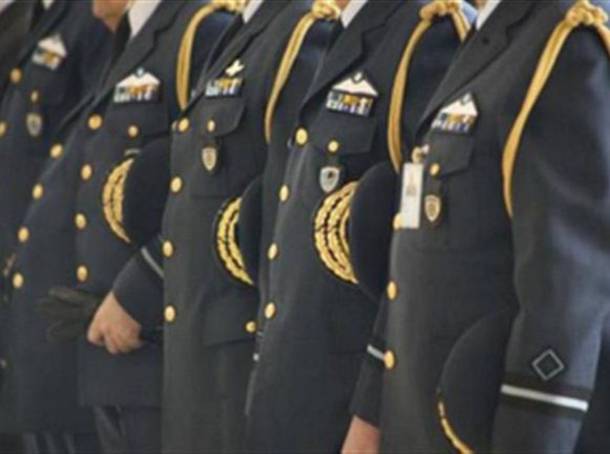 Νέες επώδυνες περικοπές στα μισθολόγια των ενστόλων σχεδιάζει το ΥΠΟΙΚ